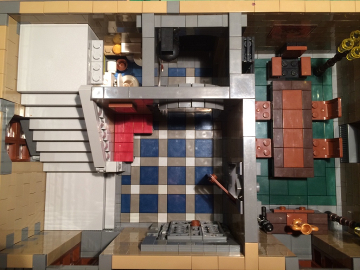 LEGO MOC - LEGO Architecture - Городская Ратуша: План первого этажа, под лестницей находится туалет