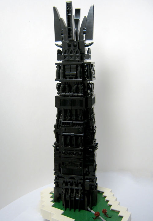 LEGO MOC - LEGO Architecture - Ортханк: Это было творение древних зодчих: черный, глубокого блеска пик, составленный четырьмя, сведенными наверху в один, многогранными каменными столбами. У вершины они расходились четырьмя клювами...