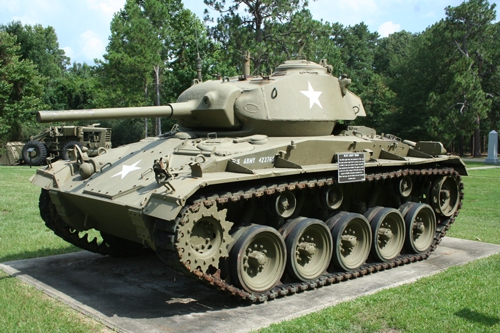 LEGO MOC - LDD-contest '20th-century military equipment‎' - Light Tank M24 'Chaffee': Ну и фото оригинала, можно сравнить с моделью и точно сказать, удалось ли передать форму танка =)