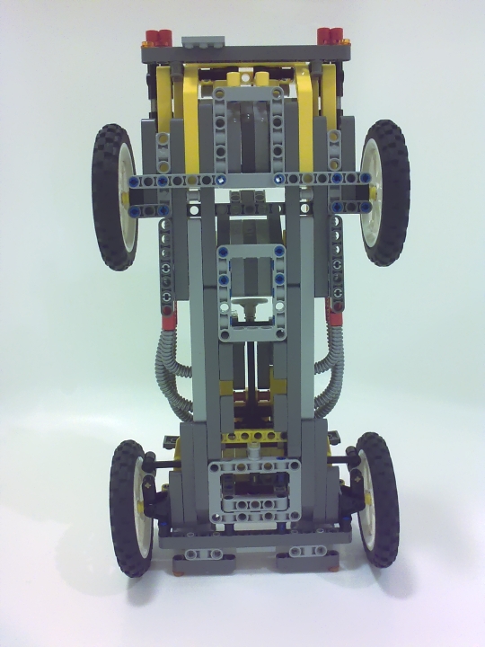 LEGO MOC - Technic-contest 'Car' - Retro Racer: Жёсткая рамная конструкция.