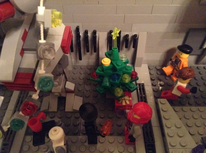 LEGO MOC - New Year's Brick 3015 - Завтра была война...: Но даже через 1000 лет главным символом Нового года остается елка.