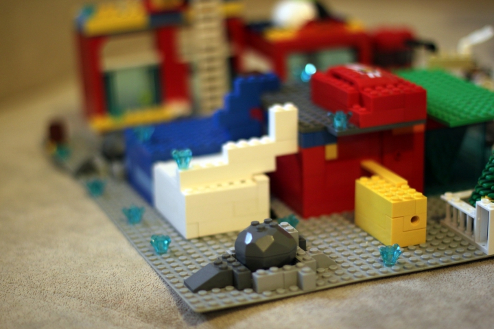 LEGO MOC - New Year's Brick 3015 - Новый год на Меркурии.: Кратер и следы от упавшего метеорита.