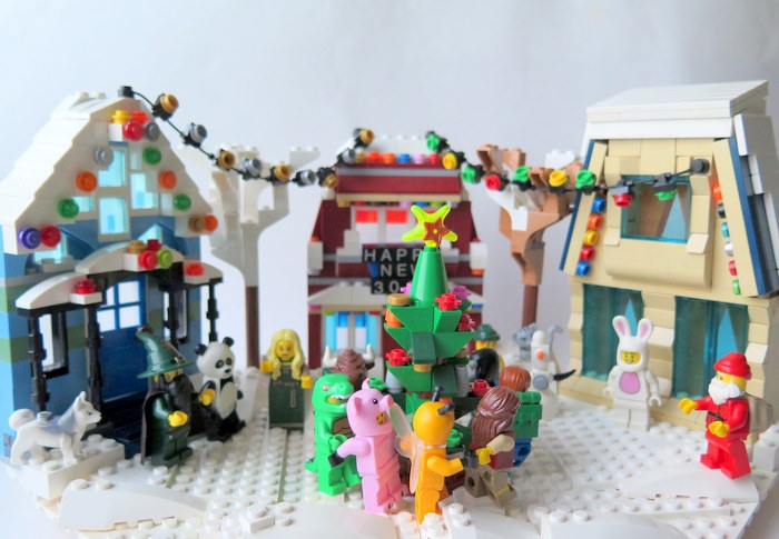 LEGO MOC - New Year's Brick 3015 - В кругу друзей: На площади поставили ёлку.