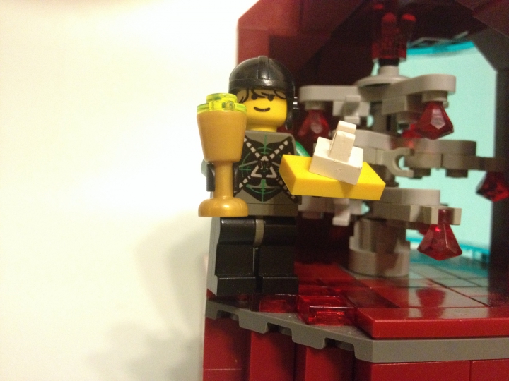 LEGO MOC - New Year's Brick 3015 - Новый год в солнечной системе Москва .: Всё 3014 год залетел к Джеку . <br />
Пора распаковывать подарки и пить шампанское .