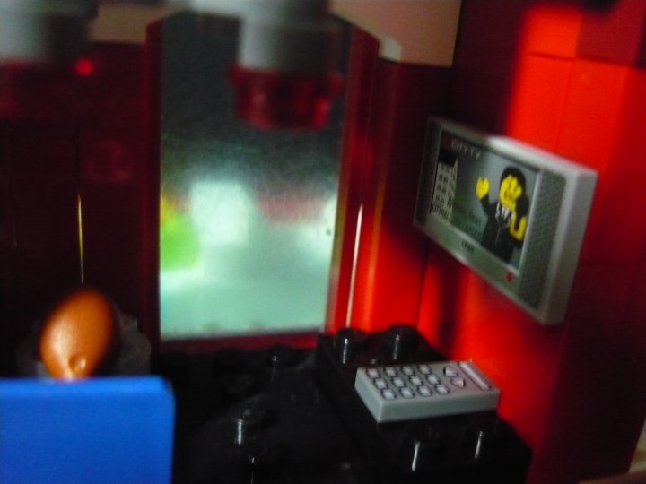 LEGO MOC - New Year's Brick 3015 - Новый 3015 Год: встречаем вместе!: А вот тут мы видим телевизор, висящий на стене и тумбу с пультом.