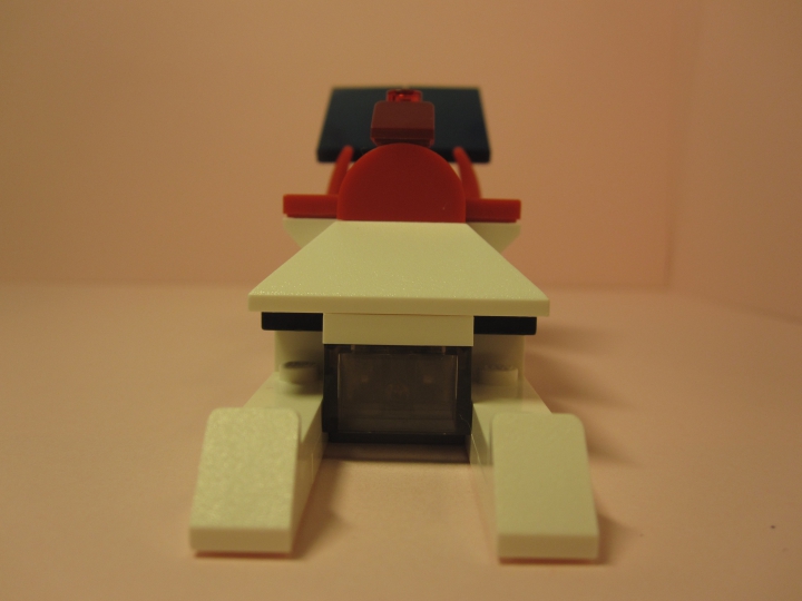 LEGO MOC - New Year's Brick 3015 - Почтовые Новогодние Сани: Вид спереди. Здесь не так все просто, как кажется на первый взгляд. Ведь здесь...