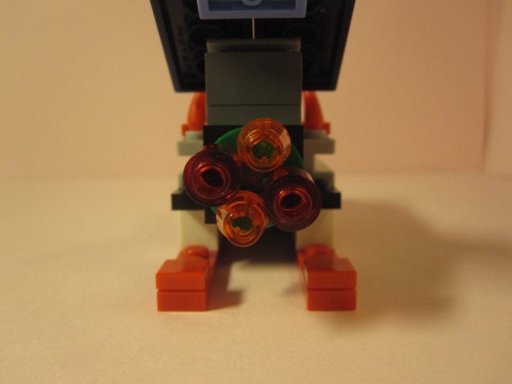 LEGO MOC - New Year's Brick 3015 - Почтовые Новогодние Сани: Вторая часть двигателя. Особое химическое вещество, используемое в двигателе позволяет заднему огню не расплавлять снег во время езды (как-неизвестно, это тайна эльфов...)