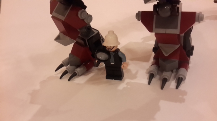 LEGO MOC - Jurassic World - Корнотавр. : Хотя он лучится позитивом. Пока.<br />
<br />
Думаю, что это КОНЕЦ.