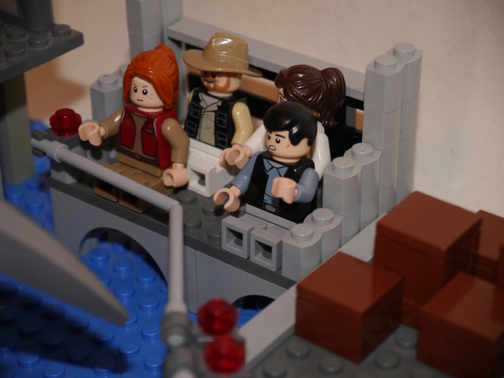 LEGO MOC - Jurassic World - Внимание, лего-мозазавр!: Вторая трибуна с не менее восторженными гостями аквапарка.