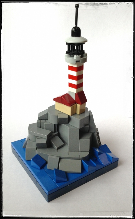 LEGO MOC - Submersibles - Внеконкурсный маяк в трех масштабах (mini scale, micro scale, nano scale) : (micro scale) Маяк собран из 24-х деталей. 