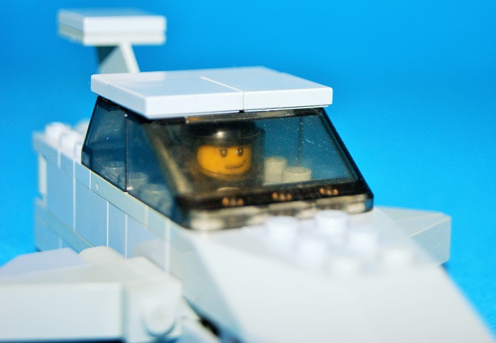 LEGO MOC - Submersibles - Подводный аппарат класса 'Акула': Вся минифигурка внутрь не помещается, но голова отлично входит.