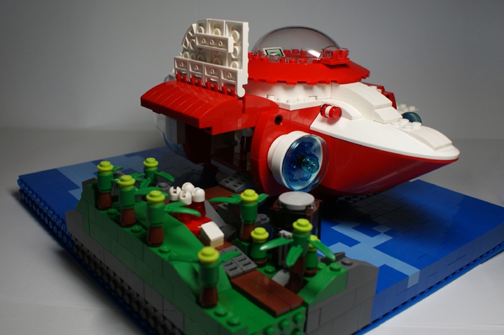 LEGO MOC - Submersibles - Грузовая подводная лодка CS-R32: Через боковые двери/ворота машины вывозят свой товар