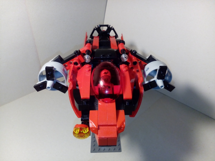 LEGO MOC - Submersibles - Исследователь неведомых нам глубин: Вид спереди.Хорошо видна кабина,передпий прожектор,и винты(несущий и маневренные)