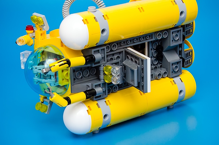 LEGO MOC - Submersibles - FLOUNDER EX-1: Дополнительные закрывающиеся прожекторы