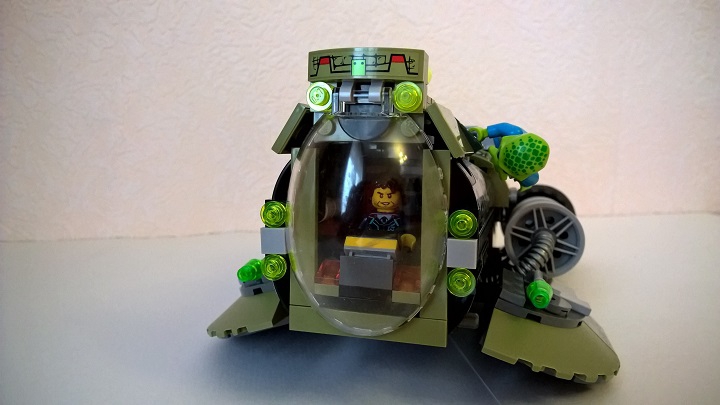 LEGO MOC - Submersibles - Подлодка глубинного агента: 'Что за...?!' - в боковую камеру Бобби увидел странного жителя морских глубин, который прицепился к батискафу.