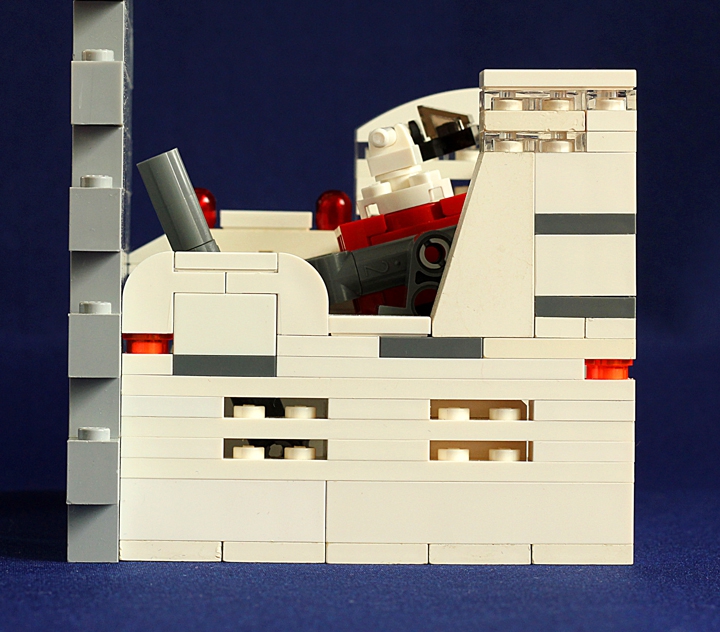 LEGO MOC - Battle of the Masters 'In cube' - Cosmonaut Training Centre: Чтобы никто не сомневался, что на видео работа по-прежнему в кубе – еще две фотографии. Джойстик управления в крайнем положении.