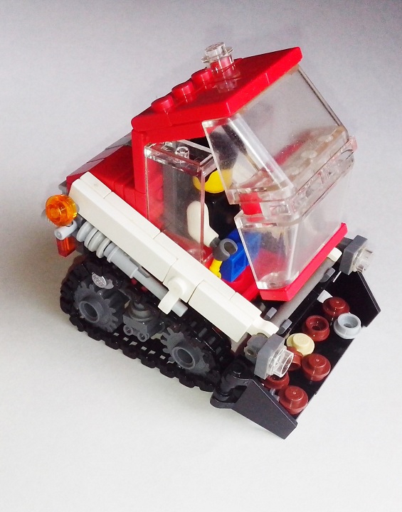 LEGO MOC - Battle of the Masters 'In cube' - Lego Bobcat: Таким образом открывается кабина, как можно заметить - в ней уютно и комфортно (несмотря на отсутствие лица у минифигурки, можете быть уверены - она довольна!) <br />
