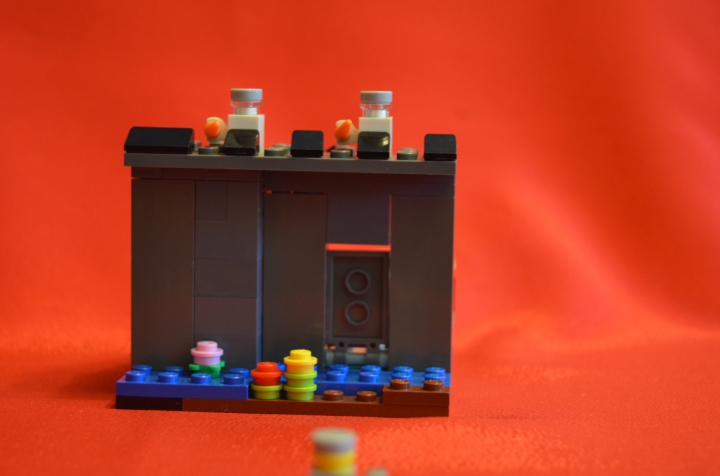 LEGO MOC - Battle of the Masters 'In cube' - Атака на Темный Замок: Замок представляет из себя небольшое укрепление. Разведка доложила, что замок защищают четверо стражников: два мандара и два грената.