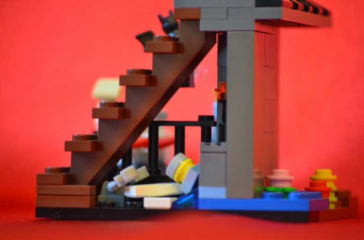 LEGO MOC - Battle of the Masters 'In cube' - Атака на Темный Замок: Проплыв по водостоку, он вынырнул в темнице. К счастью, он взял с собой порох…