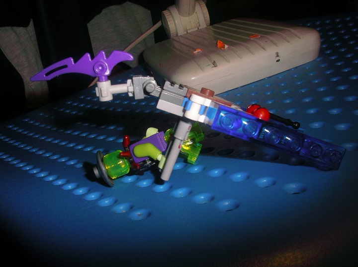 LEGO MOC - Инопланетная жизнь - Планета Макануйя: И улетает с добычей!