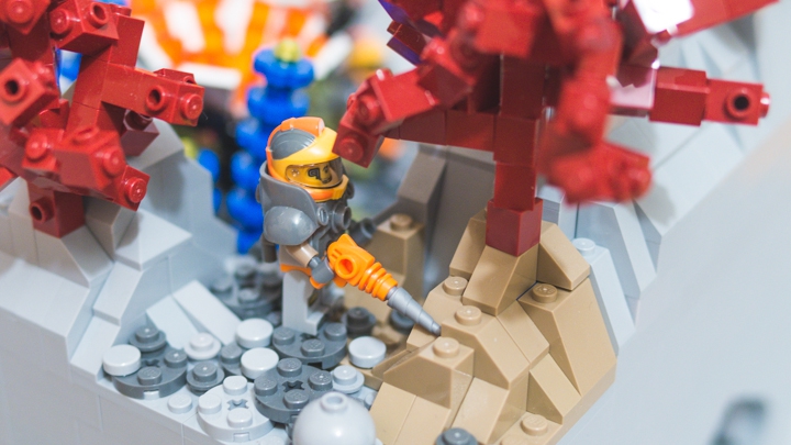 LEGO MOC - Инопланетная жизнь - Форпост 18: И четвертый... уже бурит почву в поиске интересных образцов.