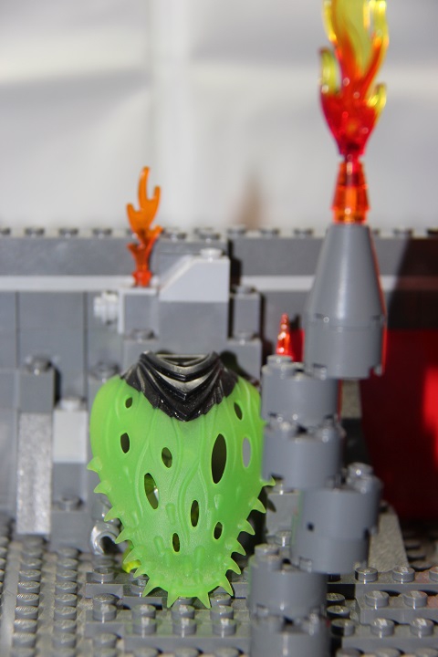 LEGO MOC - Инопланетная жизнь - Планета геофитов: Галактический рынок: Жилище геофита и огненный источник