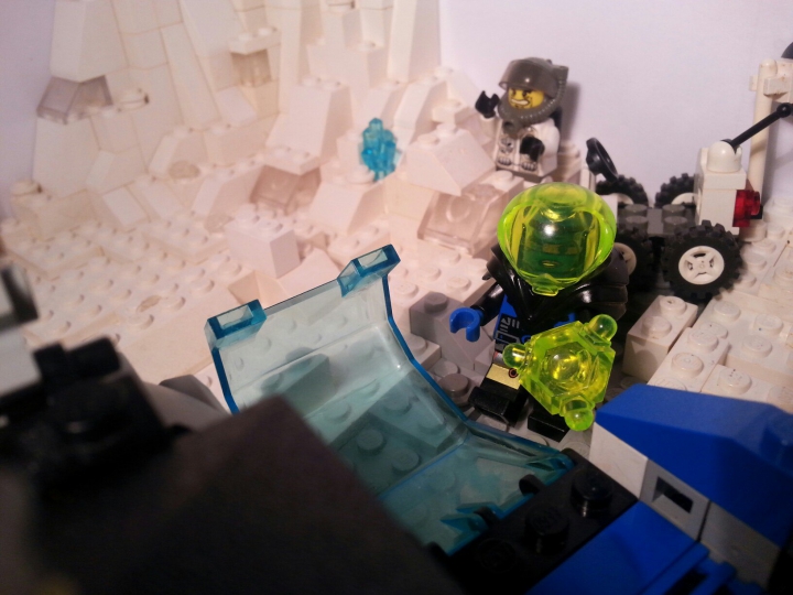 LEGO MOC - Инопланетная жизнь - На ледяной планете кипит работа.: Честный труженик.