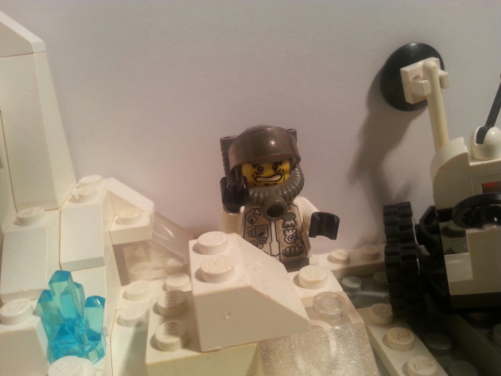LEGO MOC - Инопланетная жизнь - На ледяной планете кипит работа.: 'Они говорили, эта планета необитаема!'