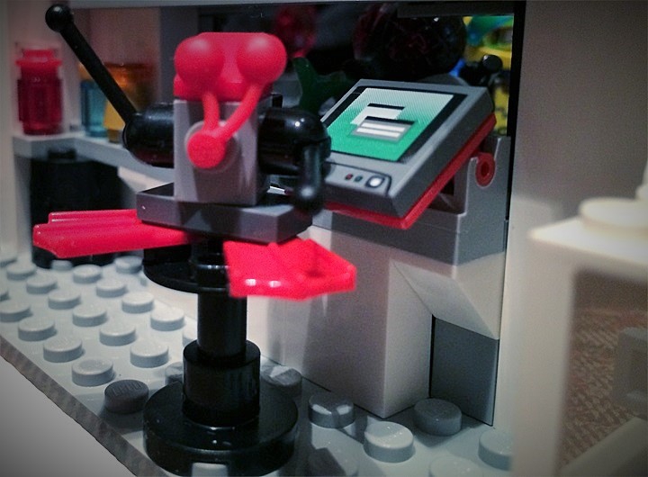 LEGO MOC - Инопланетная жизнь - Cafe 'FlameSpice': На кассе вас встречает Рауль