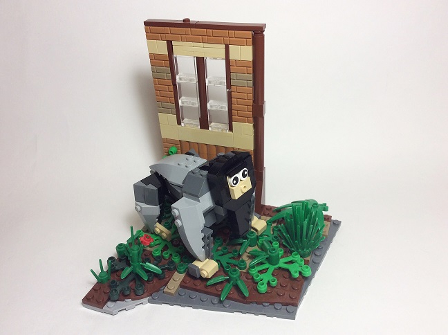 LEGO MOC - Russian Tales' Wonders - Дикий помещик: 'Много ли, мало ли времени прошло, только видит помещик, что в саду у него дорожки репейником поросли, в кустах змеи да гады всякие кишмя кишат, а в парке звери дикие воют. Однажды к самой усадьбе подошел медведь, сел на корточках, поглядывает в окошки на помещика и облизывается.'