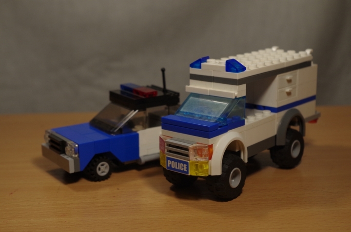 LEGO MOC - Detective Contest - Убийство и кража в спортбаре 'Шахта золота' на конце города.: Машина городской и лесной полиции.