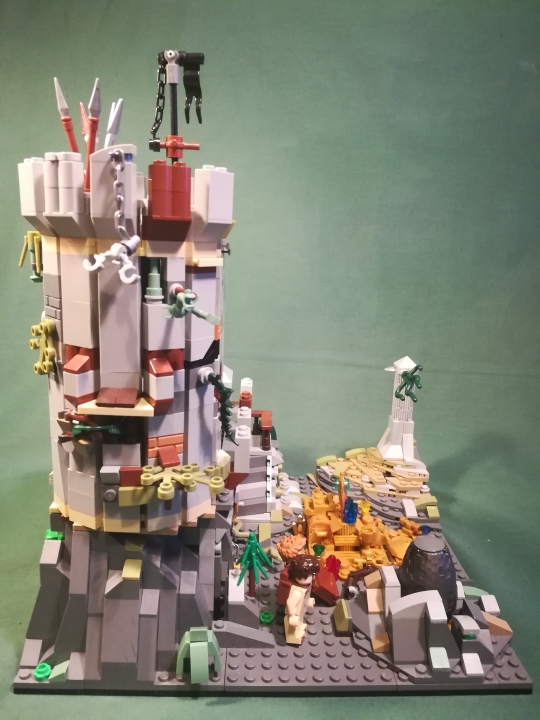 LEGO MOC - Fantastic Beasts And Who Dreams Of Them - Императорский метаморфозмей (Золотой Ужас).: Уставшие путешественники спускаются со стены. Перед ними гора золота, из которого метаморфозмеи создают свой панцирь. 