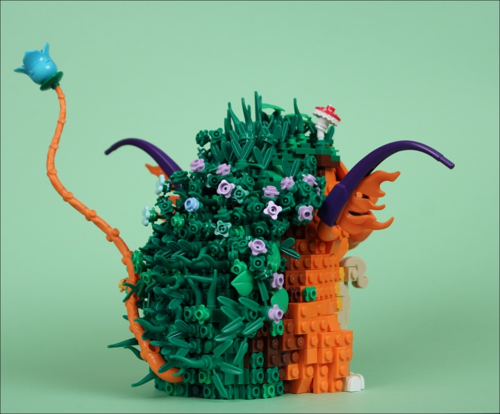 LEGO MOC - Fantastic Beasts And Who Dreams Of Them - Garden dragon: Кстати цветочек на хвосте - выдумка хозяев (точнее их детей), обычно там куда более простая кисточка.