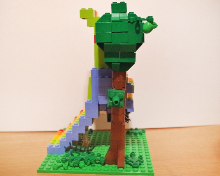 LEGO MOC - Fantastic Beasts And Who Dreams Of Them - Радужная птица: Вид слева.