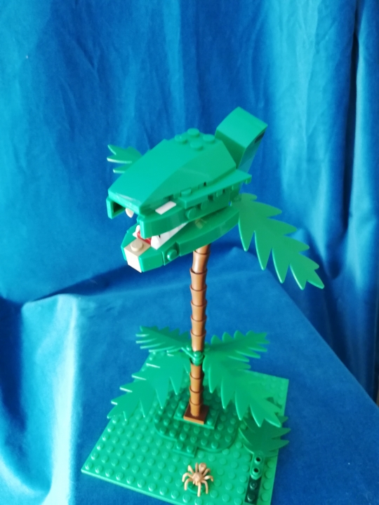 LEGO MOC - 16x16: Botany - Рося́нка (лат. Drósera)
