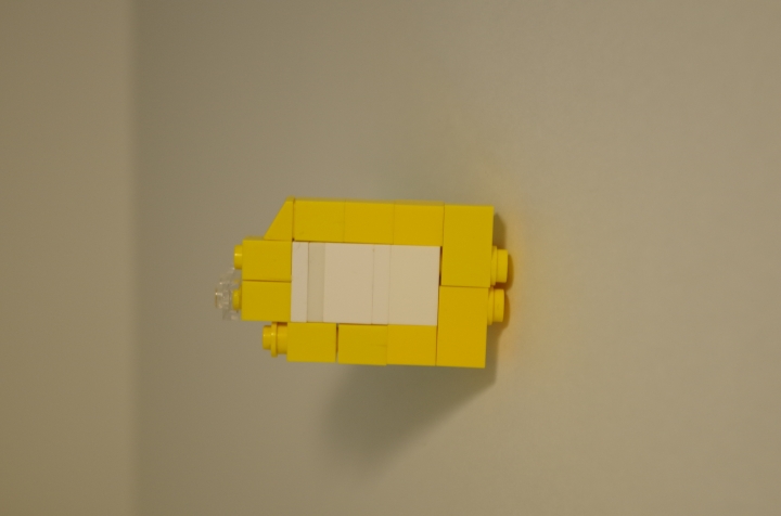 LEGO MOC - 16x16: Botany - Овощи на грядке: Половинка луковицы. Чешуя желтая, а внутри-белая.