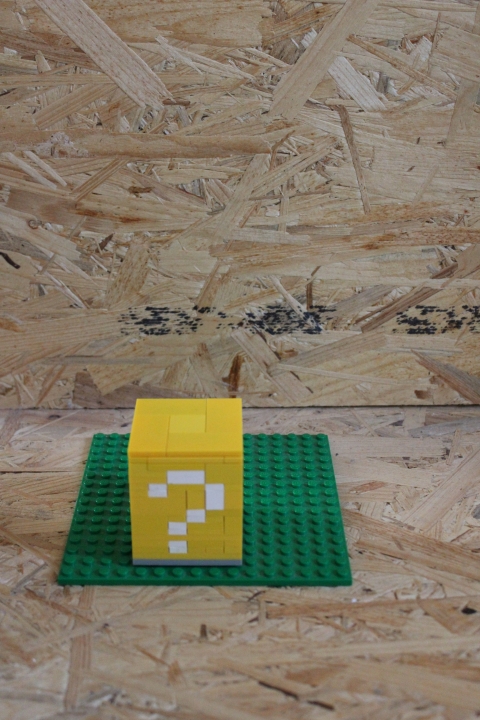 LEGO MOC - 16x16: Chibi - Марио: Это лаки-блок, - 'интересно что там?'