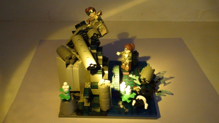 LEGO MOC - 16x16: Duel - фэнтези баттл: Камень упал на ледяного паука, а Эмма спешит поймать падающего Адама. Они оба спаслись и вернулись на базу. Зомби рассыпались и догнили, как им и положено, а монстры разбежались кто куда.