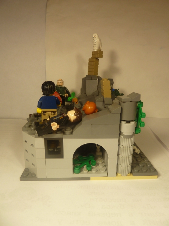 LEGO MOC - 16x16: Duel - Поединок Гарри Поттера и Волан-де-морта.: Вид справа.