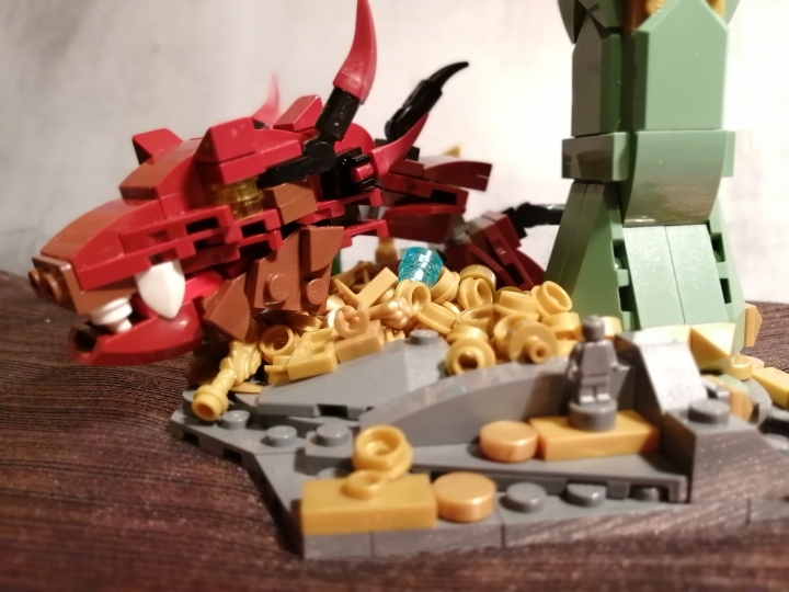 LEGO MOC - 16x16: Micro - Смауг в Эреборе.
