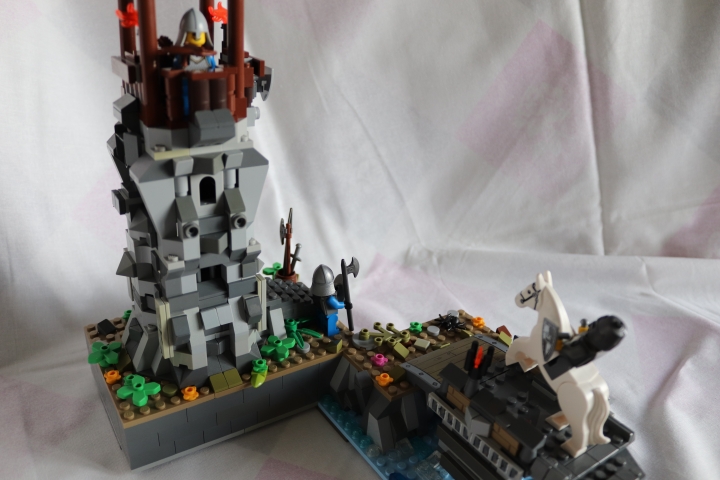 LEGO MOC - Младшая лига. Конкурс 'Средневековье'. - Средневековые дозорная башня и мост.