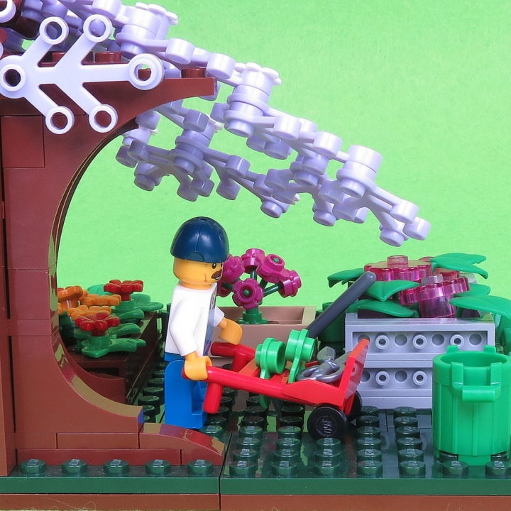LEGO MOC - LEGO-конкурс 16x16: 'Все работы хороши' - Кем быть? Садовником!: Ну и конечно, заботиться о чистоте сада.