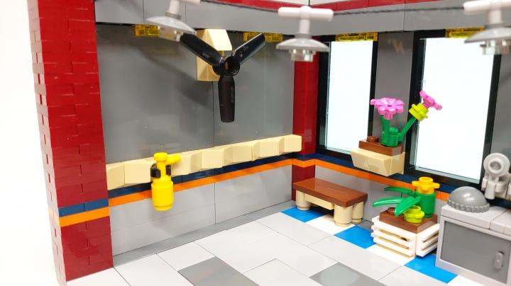 LEGO MOC - LEGO-конкурс 16x16: 'Все работы хороши' - Специалист по ремонту и обслуживанию поршневых авиадвигателей : На другой стене висит воздушный винт, благодаря которому можно понять ,что мастерская имеет отношение к авиации.