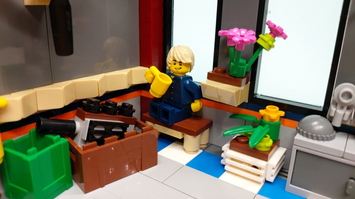 LEGO MOC - LEGO-конкурс 16x16: 'Все работы хороши' - Специалист по ремонту и обслуживанию поршневых авиадвигателей : Перерыв.