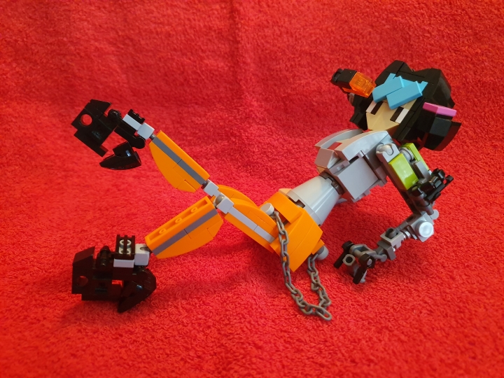 LEGO MOC - LEGO-contest 16x16: 'Cyberpunk' - CyberPunk Girl: Ну и напоследок отдыхающая от кипящего мира машин героиня.