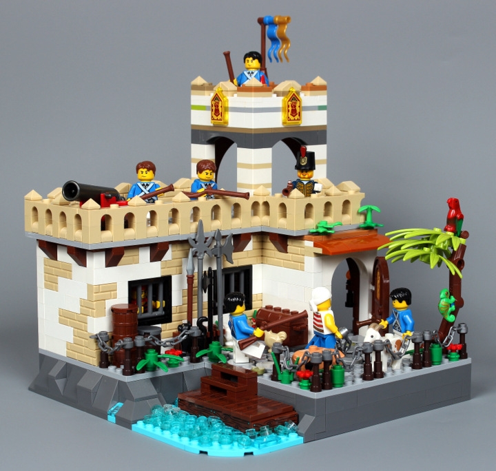 LEGO MOC - LEGO-contest 24x24: 'Pirates' - Форт 'Южный': Здание недавно построено, но уже местами облетает штукатурка.