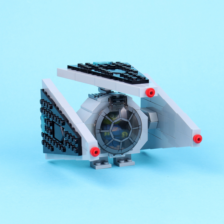 LEGO MOC - LEGO-конкурс 'Путь к звездам' - Межгалактический звездолет (Рекламный буклет): Вид на кабину