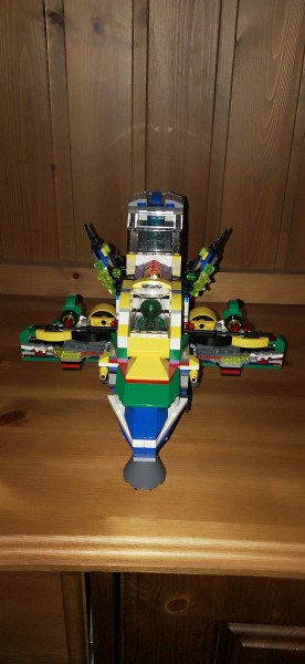 Insectoids-humanoids UFO Starfighter - 2000-x2