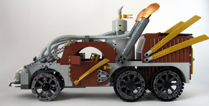 LEGO MOC - Steampunk Machine - 王者之劍: <br><i>- Equipped with the newest steam boiler.</i><br>