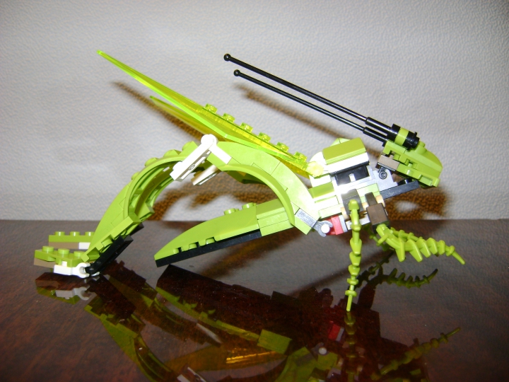 LEGO MOC - 16x16: Animals - Grasshopper: Вид сбоку